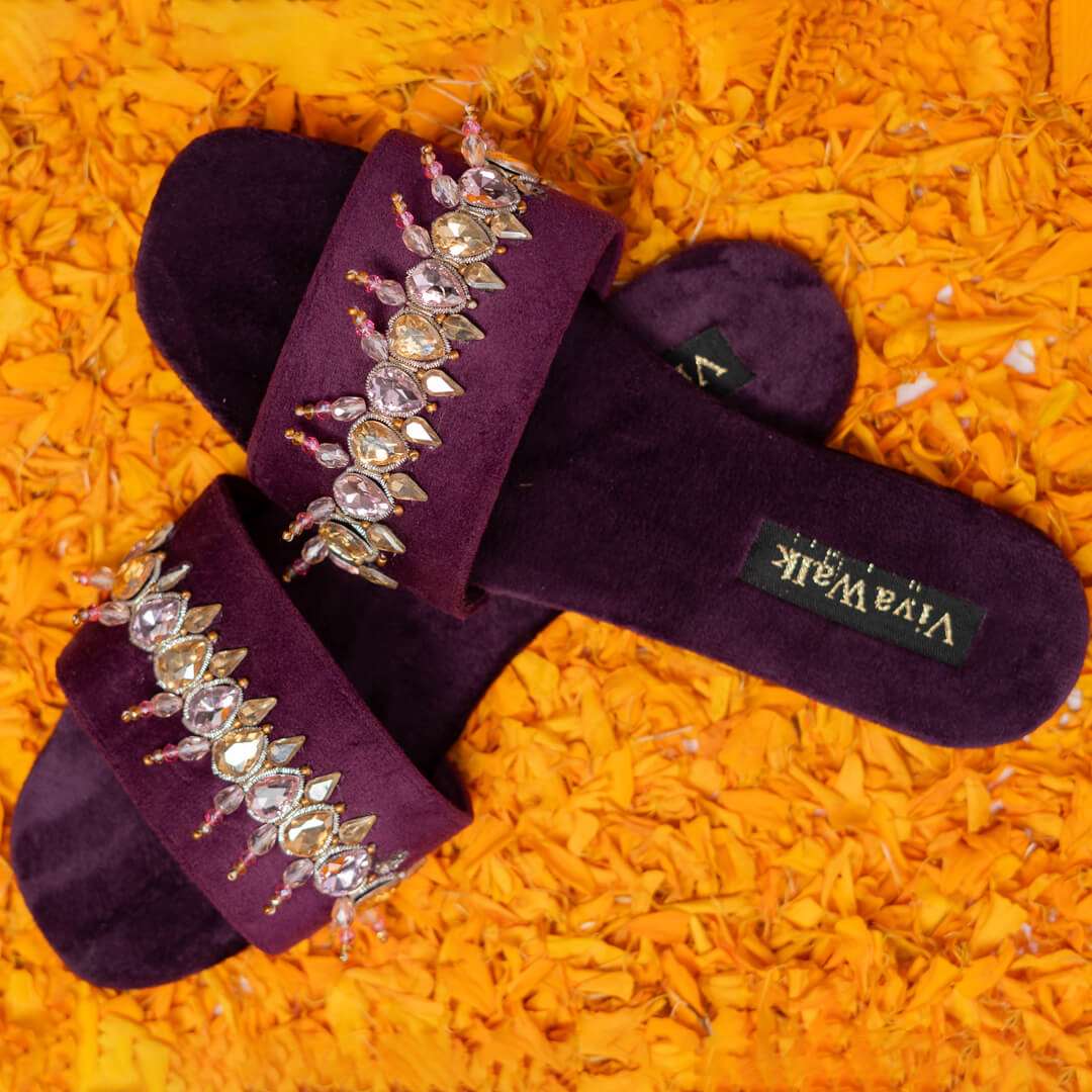 Jalwa Gaam Vivawalk flats chappals