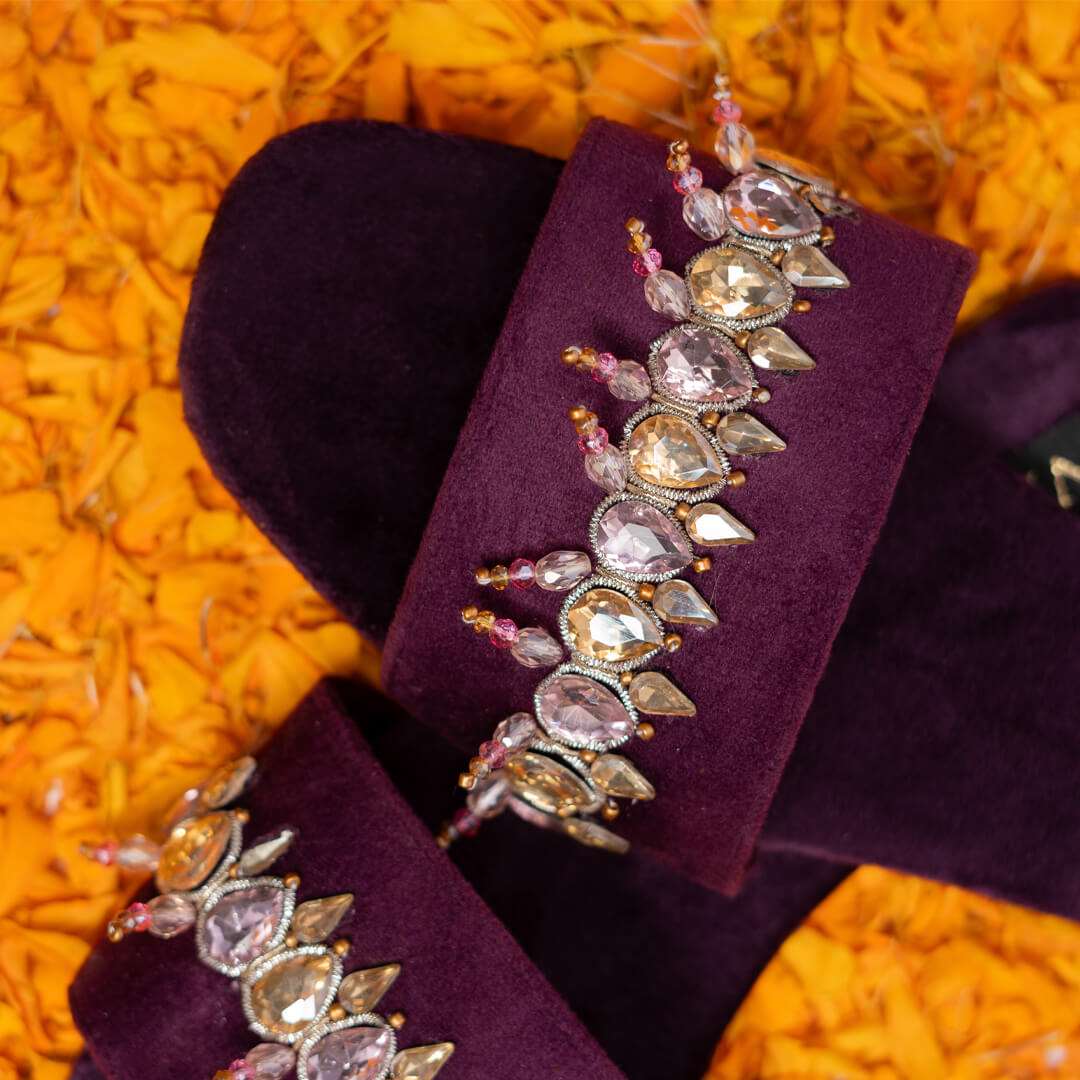 Jalwa Gaam Vivawalk flats chappals