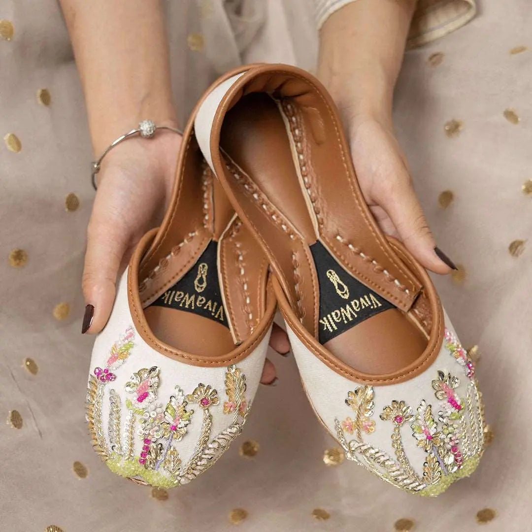 Snow Vine Vivawalk khussa shoes online