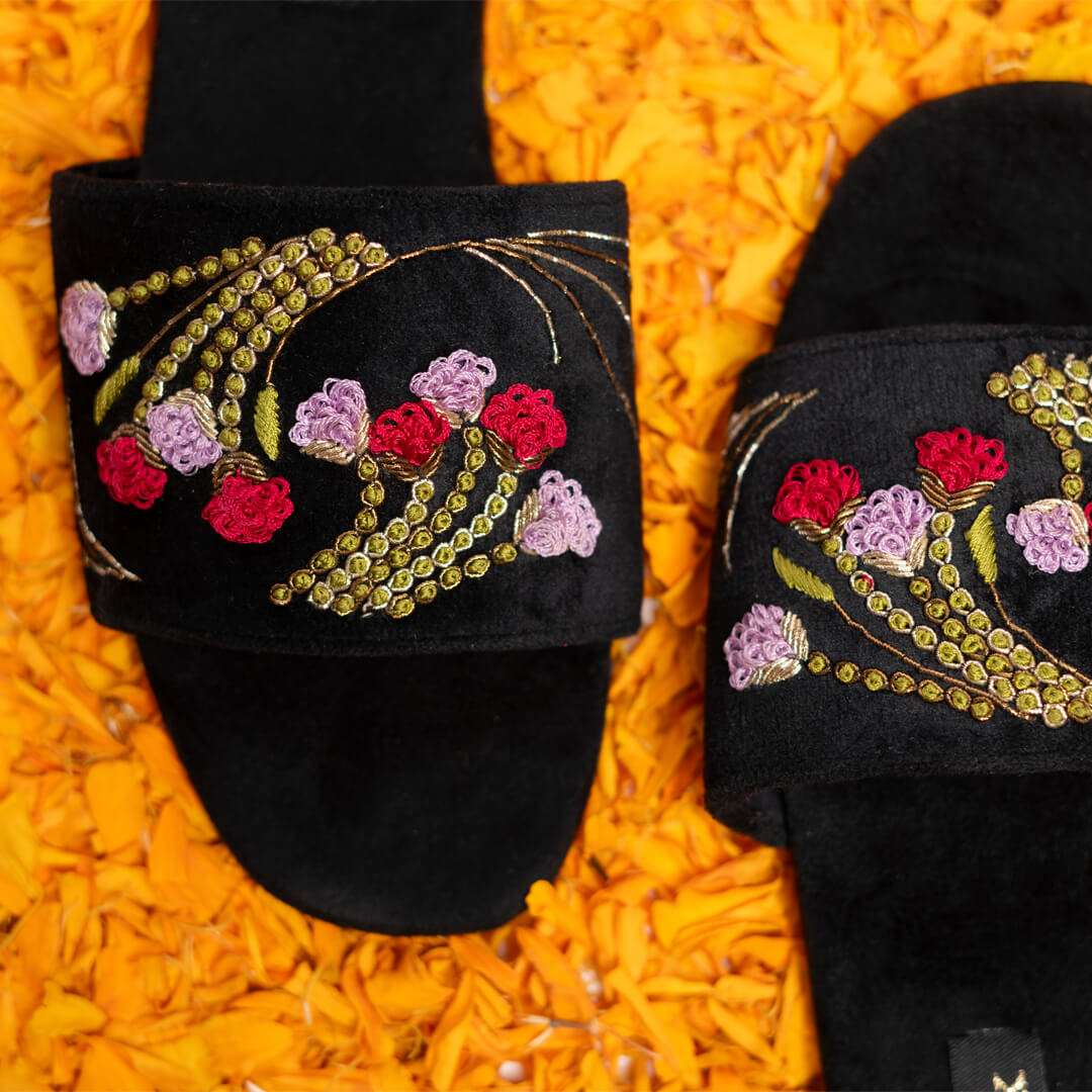 Paaye Zeenat Vivawalk flats chappals