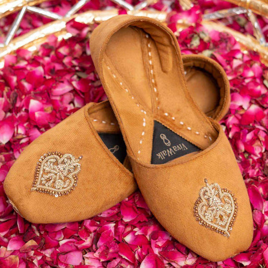 Mughal majesty Vivawalk khussa shoes online