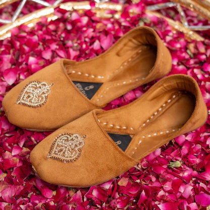 Mughal majesty Vivawalk khussa shoes online